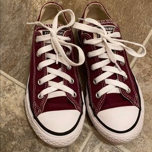 Burgundy low top Converse Chuck Taylor